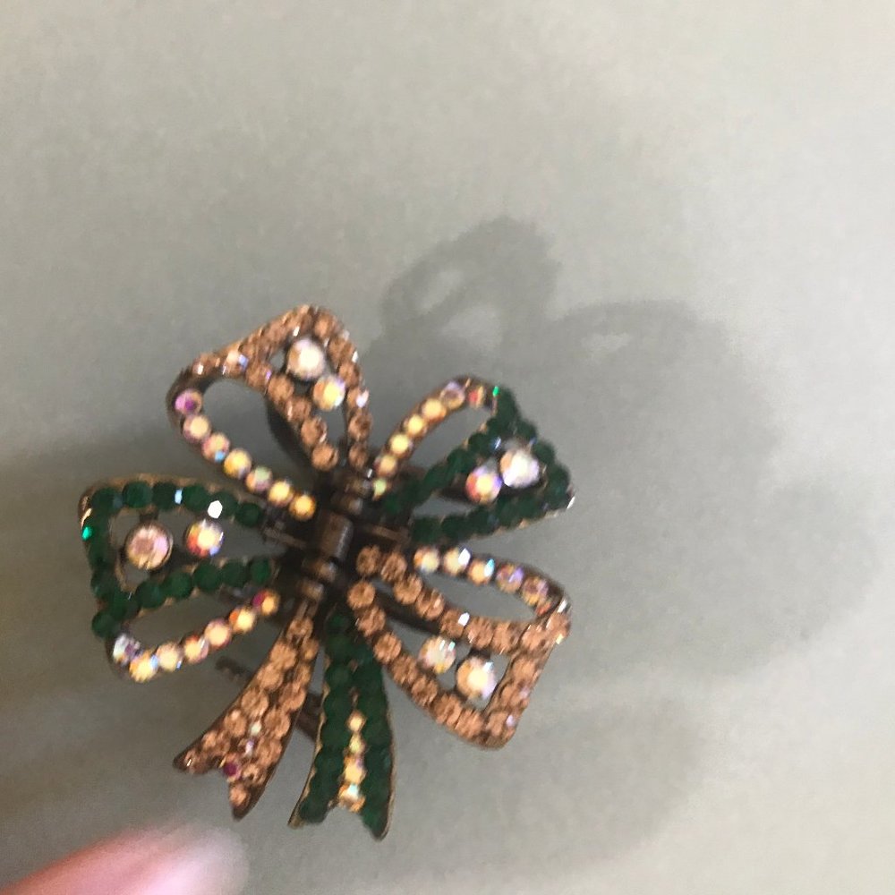 Green and gold stone hair clip